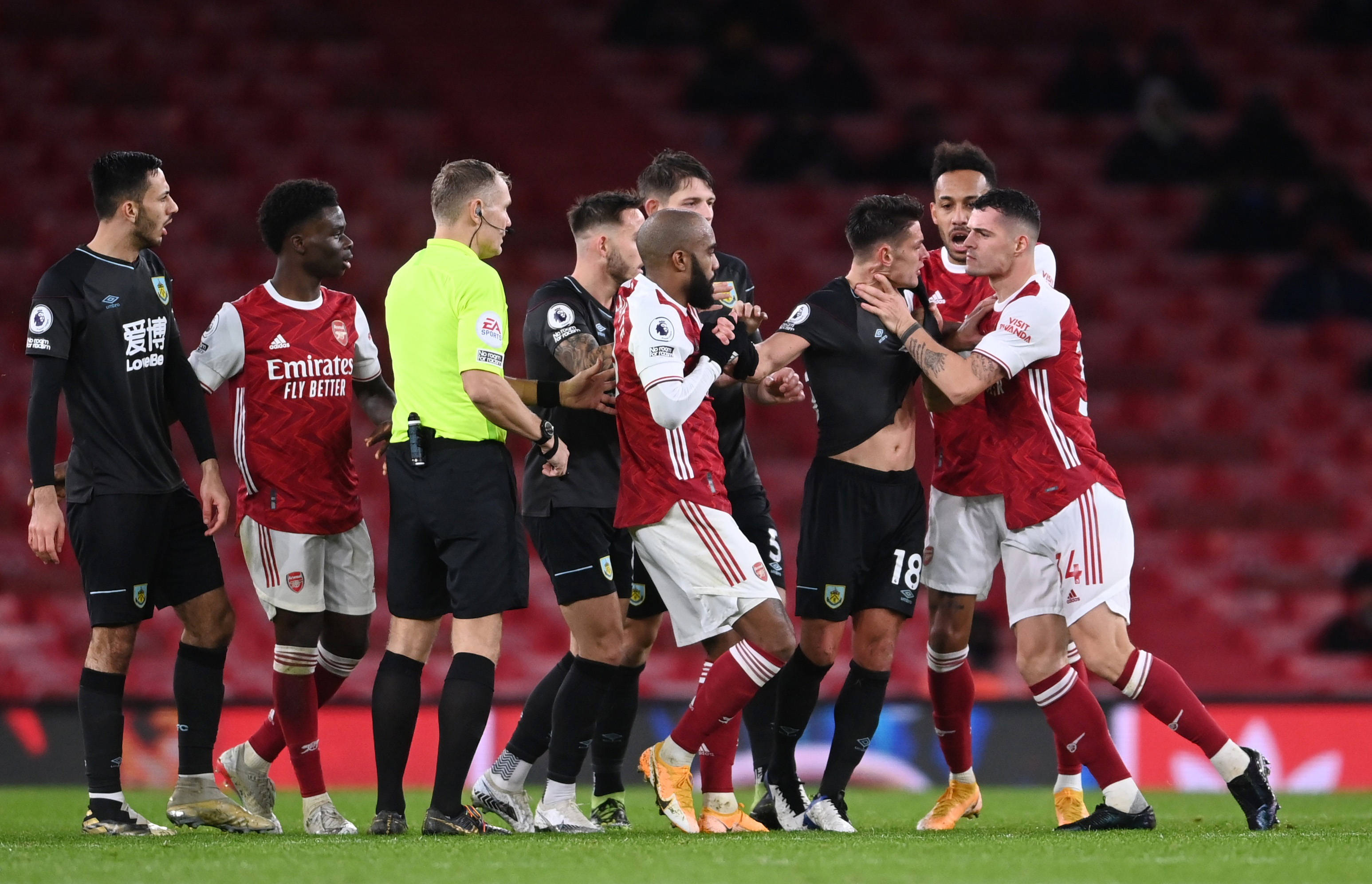 他的开球落 他的开球落